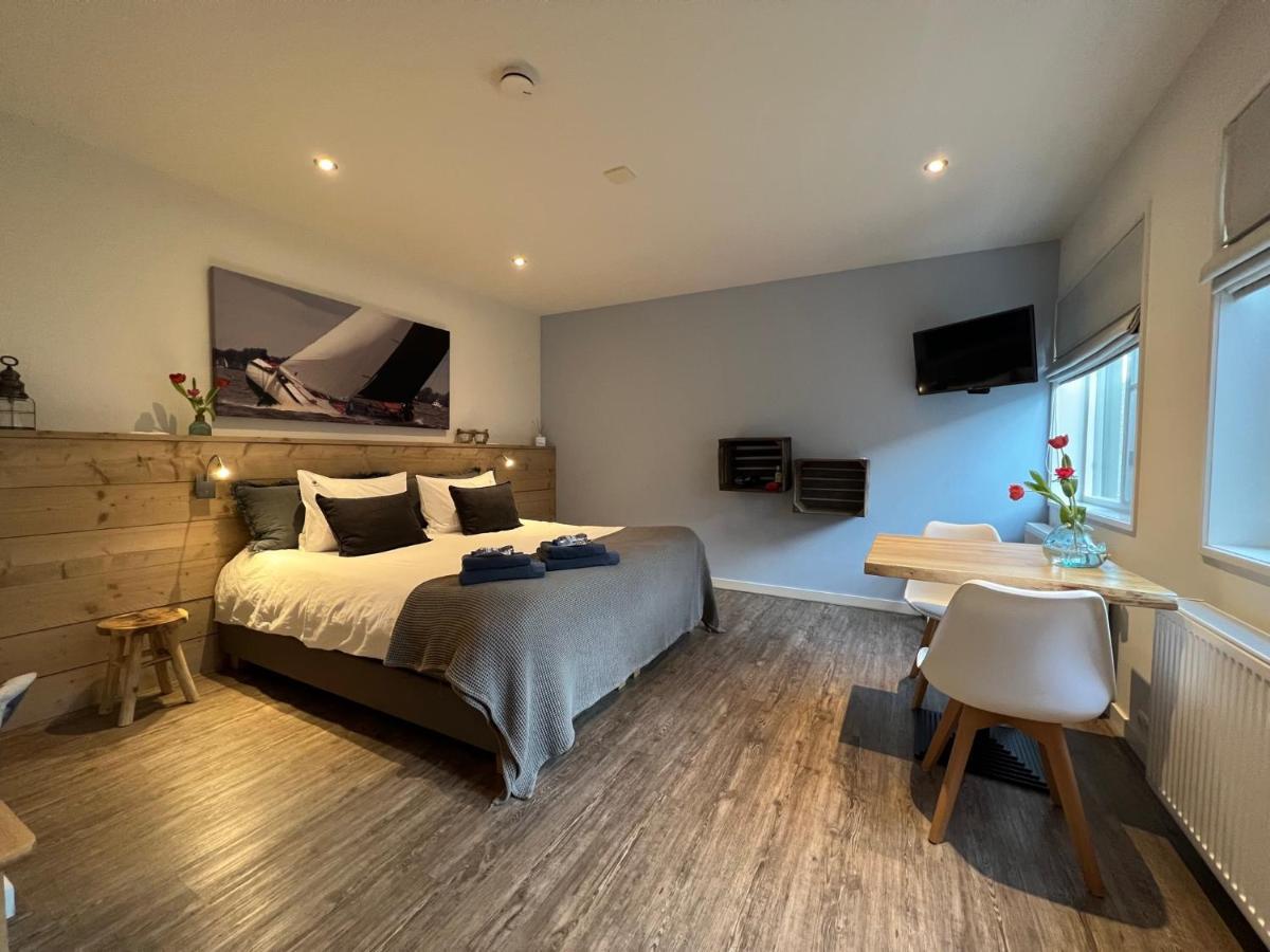 Bed and Breakfast Mid83 Woudsend Екстер'єр фото